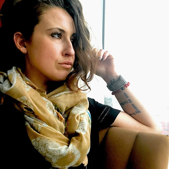 Incredible, Alexander McQueen looking scarf with tassels and multicolor scarf! - Picture 2 of 15